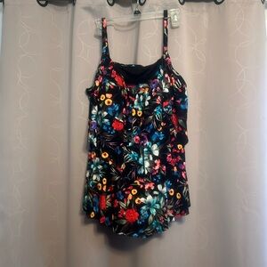 Swimwear: floral and ruffle top with adjustable straps
